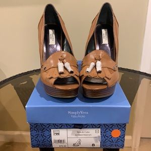 Women’s Vera Wang platform heels, US Size 8, Tan